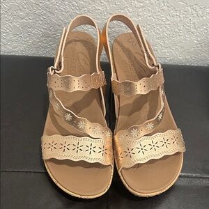 Sketchers Cali luxe foam sandals size 7